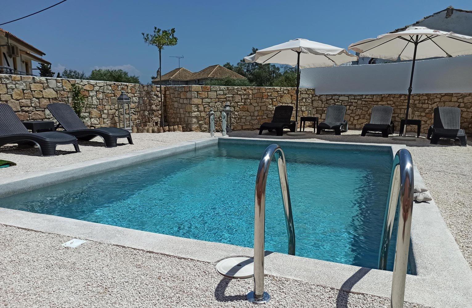 Split-Level Home, Private Pool, close to Gaios