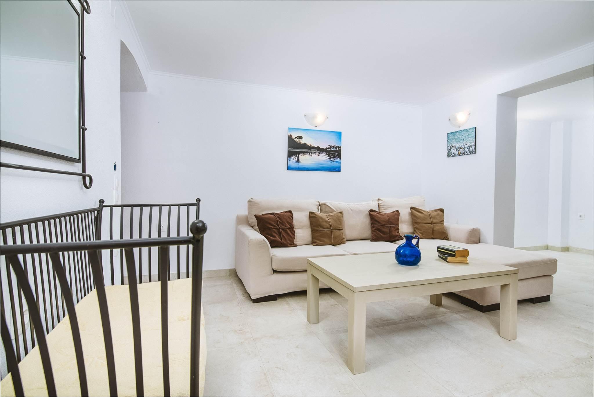 Stylish Gaios Retreat With Attic Suite